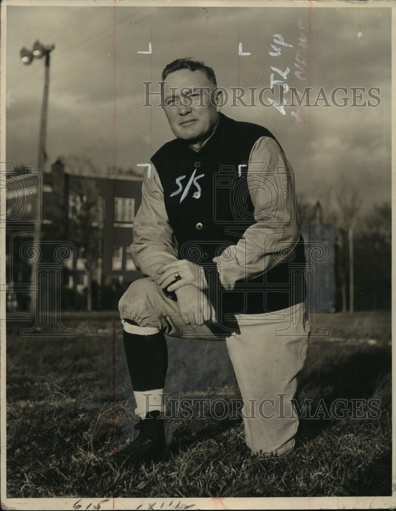 1947 Press Photo Football Coach Harold D. Drew of Alabama - abnx00210- Historic Images