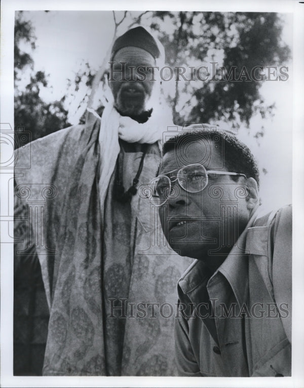 Press Photo James Earl Jones and Alex Haley in Roots The Next