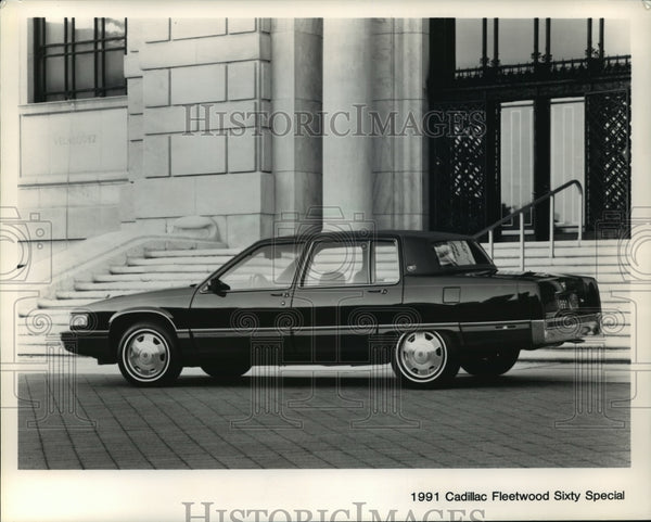 1990 Press Photo 1991 Model Year Cadillac Fleetwood Sixty