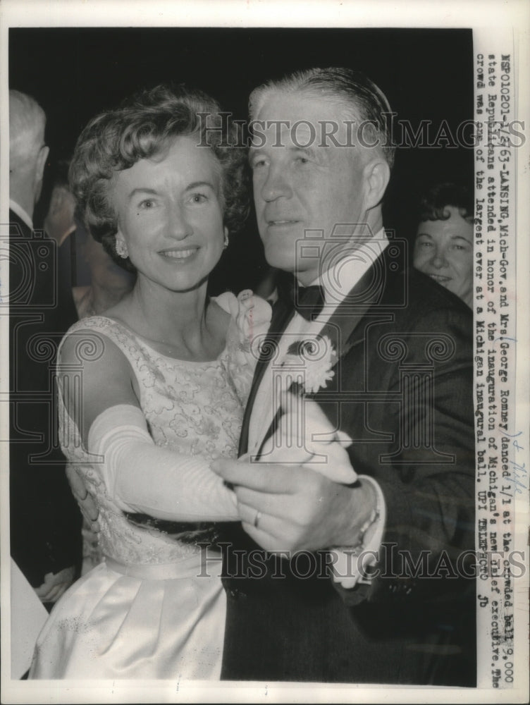 1963 Press Photo Michigan Gov. George Romney danced with wife at inaugural ball- Historic Images