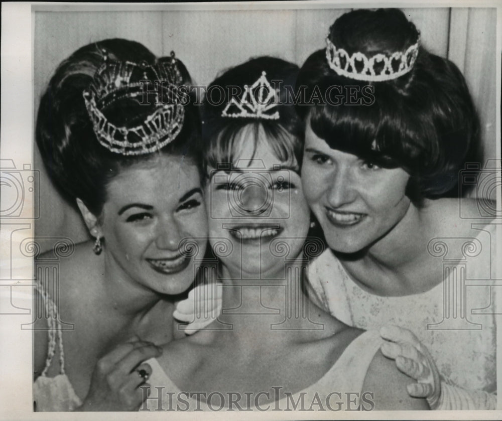 1965 Press Photo Angela Baldi, Lois Graham, Mary Malson Miss Omro Pageant 1965- Historic Images