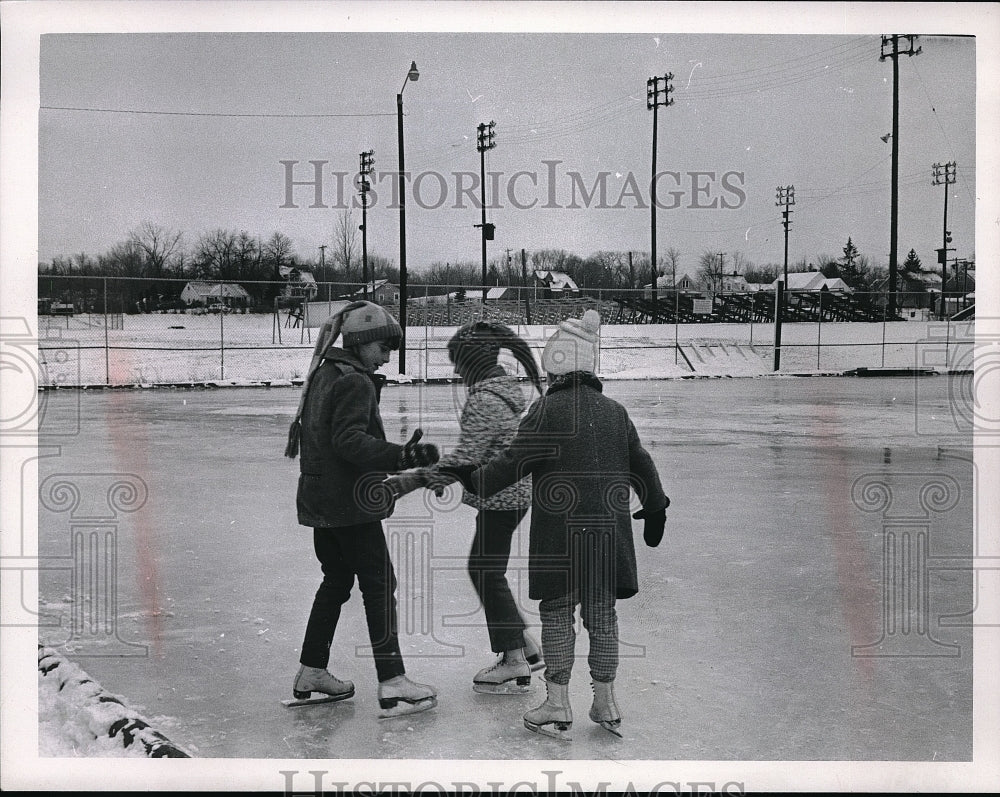 Press Photo Three Children Ice Skating at Medina- Historic Images