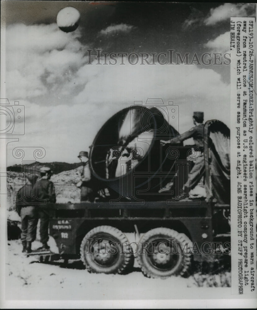 1951 Press Photo U.S Engineers prepares searchlight at Panmunjom Korea ...