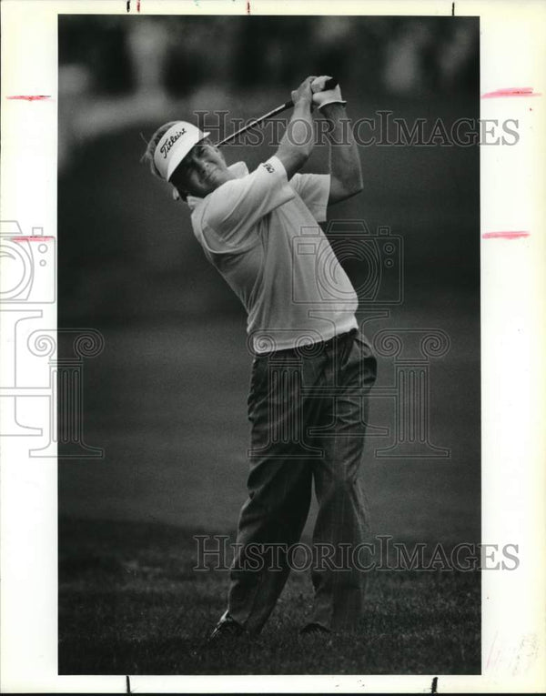 1989 Press Photo Brian Tennyson hits a shot on the ninth hole at ...