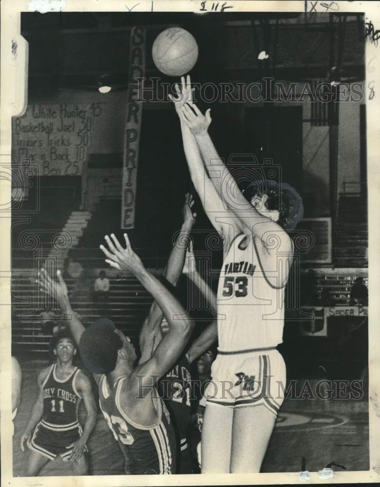 1974 Press Photo Brother Martin High basketball player Rick Robey grabs ball- Historic Images