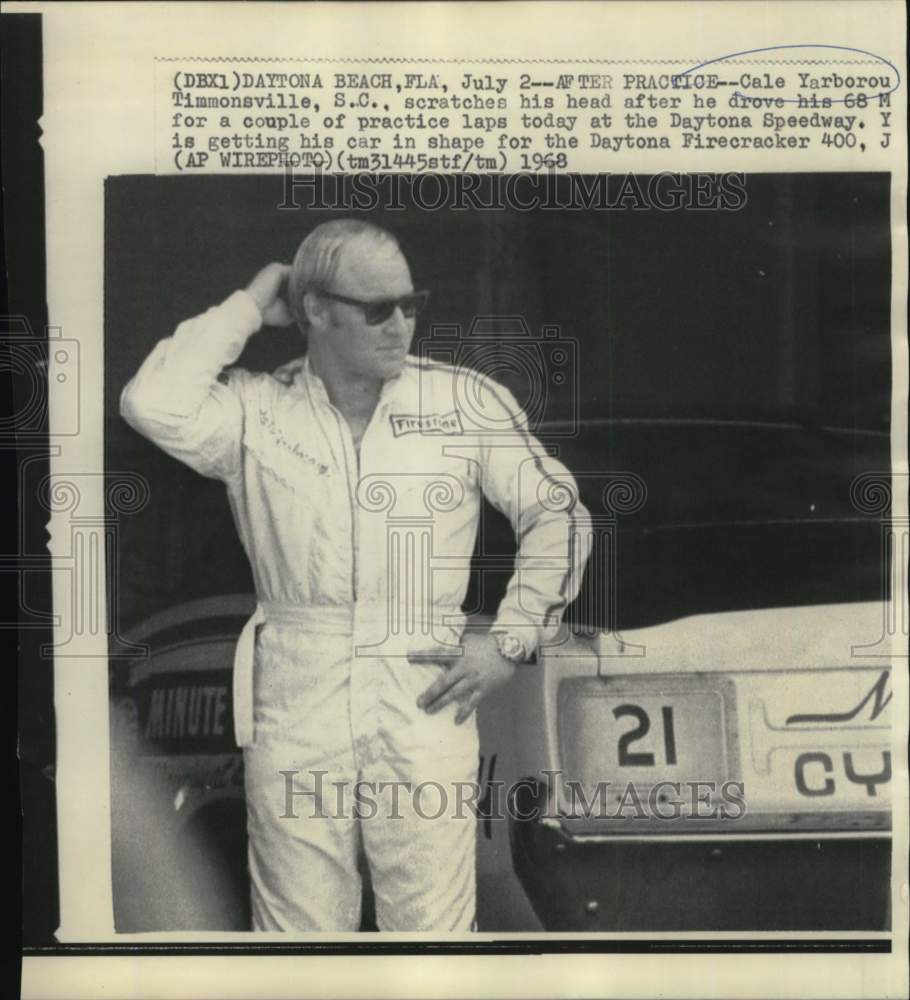 1968 Press Photo Cale Yarborough Driving Practice Laps at Daytona Speedway- Historic Images