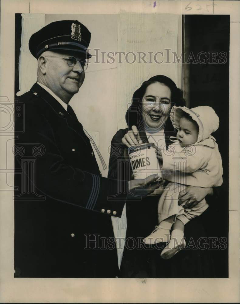 1951 Press Photo Policeman Gets Mile O'Dimes Donation from Mrs. E. Vliet- Historic Images