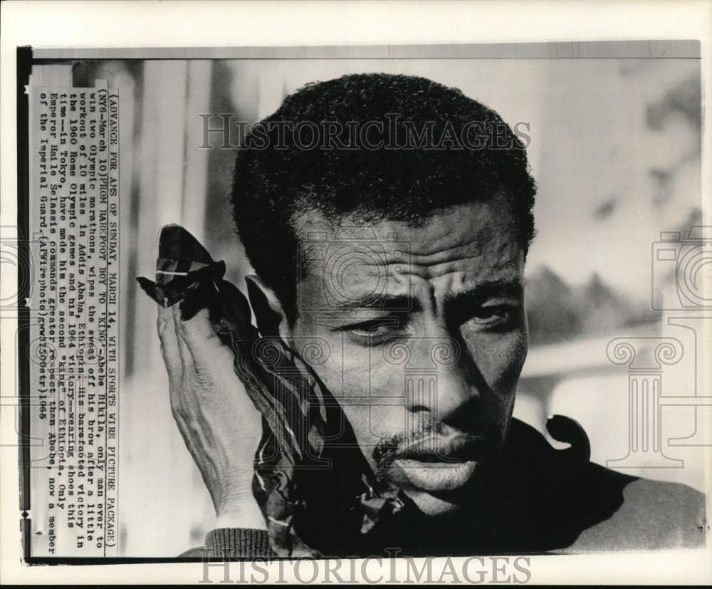1965 Press Photo Runner Abebe Bikila after workout, Addis Ababa, Ethiopia- Historic Images