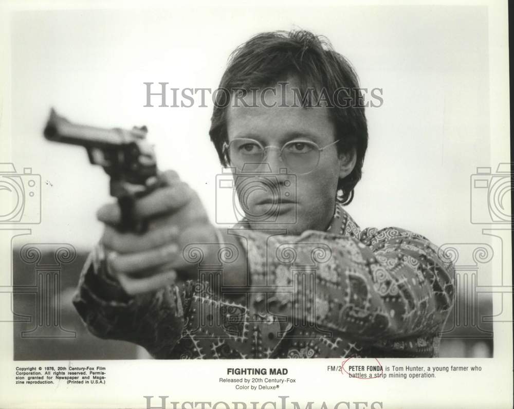 1976 Press Photo Actor Peter Fonda is Tom Hunter in "Fighting Mad" movie scene- Historic Images