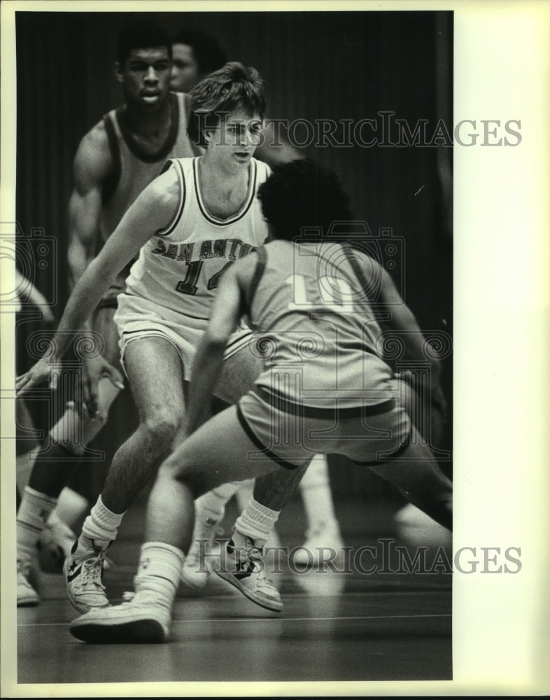 1984 Press Photo Prairie View & UTSA Basketball, Gil Rodriguez & Jack Rubiszyn- Historic Images
