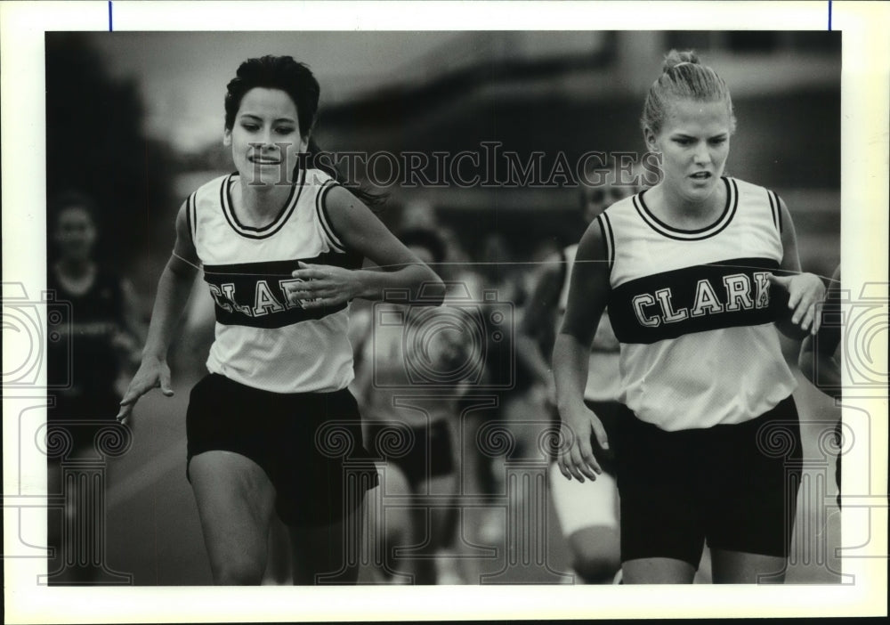 1992 Press Photo Clark High School Track Girls Relay Runners at North Loop Relay- Historic Images