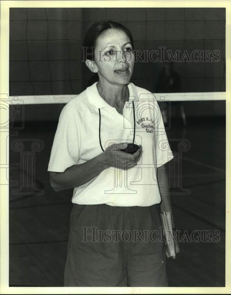 1990 Press Photo Lee High volleyball coach Lupe Ruiz - sas14166- Historic Images
