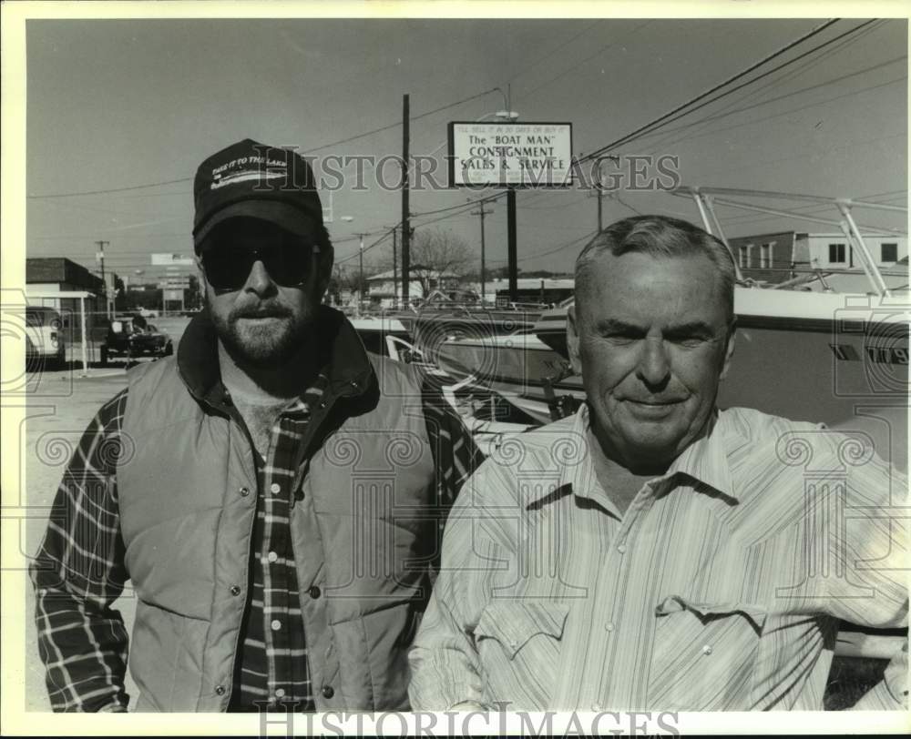 1990 Press Photo Boat Man Consignment Sales & Service Owners Lee & Sunny Corbin- Historic Images