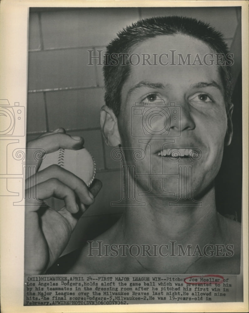 1962 Press Photo Dodgers' Joe Moeller holding game ball after win vs Braves- Historic Images