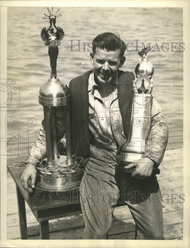 1939 Press Photo Clayton Bishop with Hiram Walker Cup from Motorboat Marathon- Historic Images