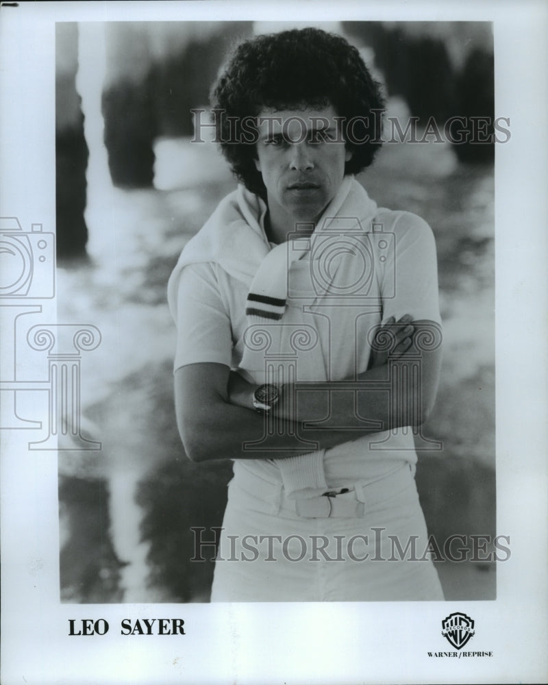 1982 Press Photo Leo Sayer, musician, sweater tied around neck - spp49168- Historic Images