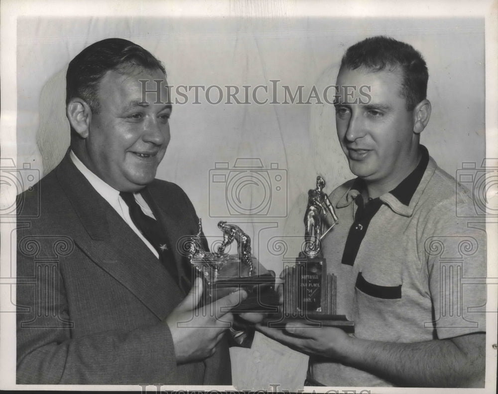 1954 Press Photo Spokane area softball officials Arbie Tye and Fred (Bud) Adams- Historic Images