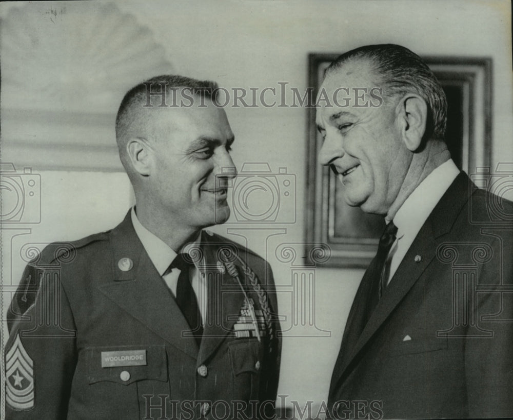1966 Press Photo Pres. Johnson with Army's top enlisted man Sgt. Maj Wooldridge- Historic Images