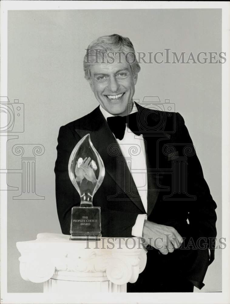 1983 Press Photo Dick Van Dyke Hosts "The Ninth Annual People's Choice Awards"- Historic Images