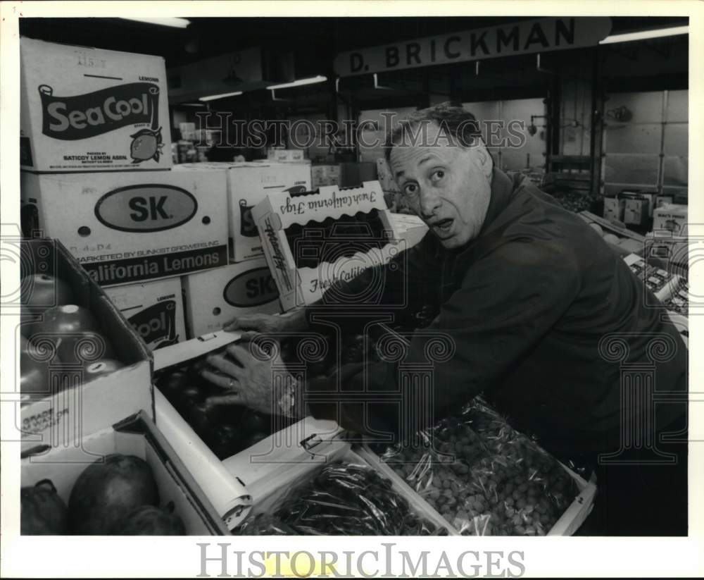 1994 Press Photo Norm Brickman with boxes of produce at Menands Market, New York- Historic Images