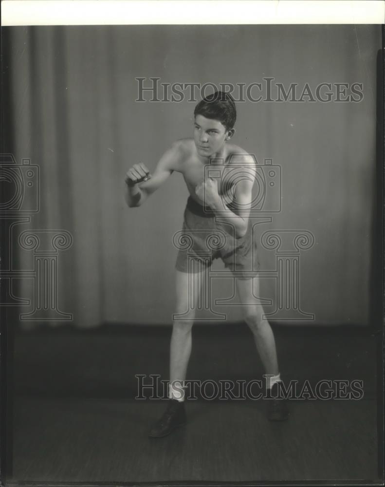 Press Photo Posed Boxing Stance For Fighter Bill Jones To Promote His Fights - Historic Images