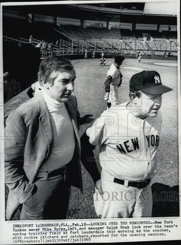 1969 Press Photo Michael Burke, Yankees Preswith Manager Ralph