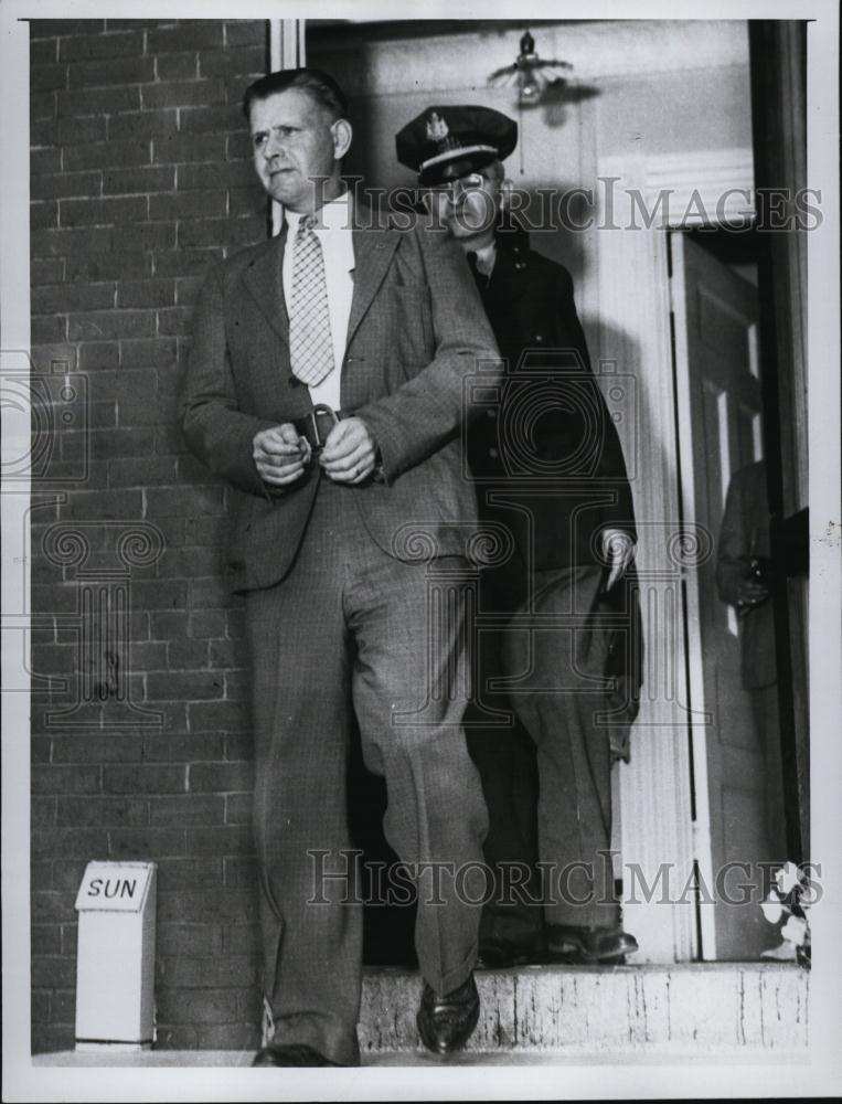 1950 Press Photo Francis Carroll Heads To Prison After Slaying Conviction - Historic Images