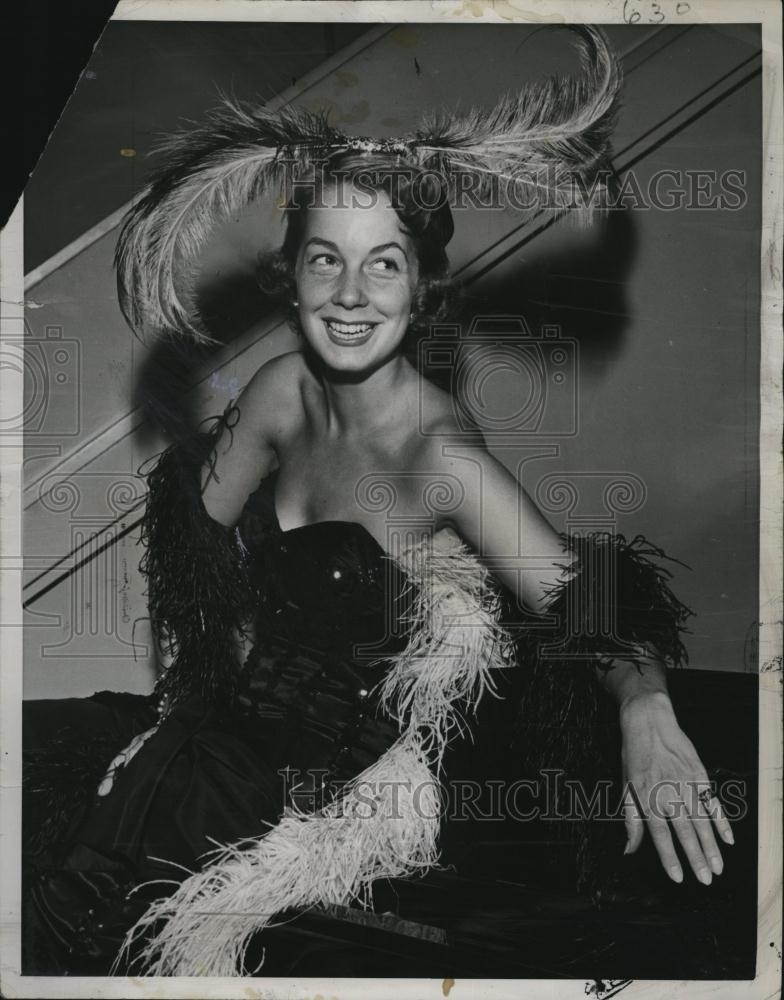 1955 Press Photo Hildy Parks American Actress In The La Banza TV Drama Show - Historic Images