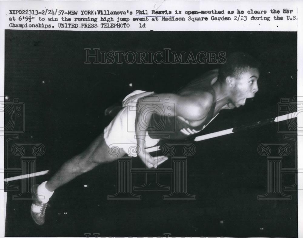 1957 Press Photo Villanova's Phil Reavis at the high jump - Historic Images
