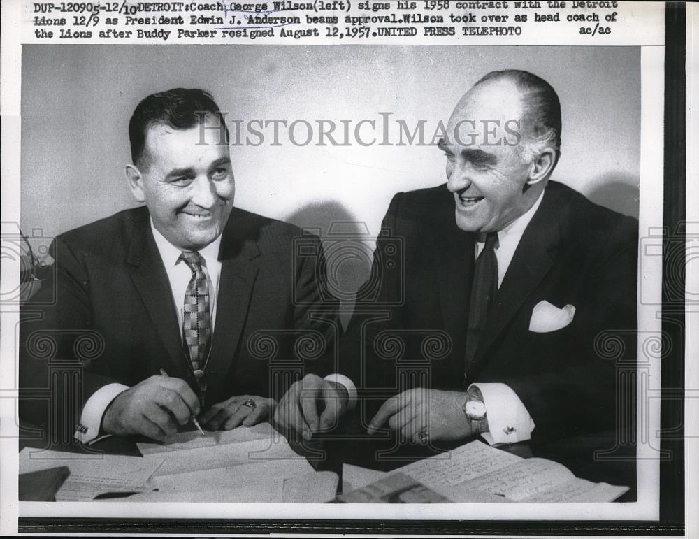 1957 Press Photo Coach George Wilson Of Detroit Lions Signs New Contract - Historic Images