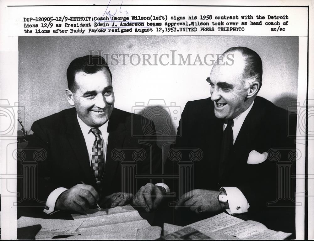 1957 Press Photo Coach George Wilson Of Detroit Tigers Signs New Contract - Historic Images