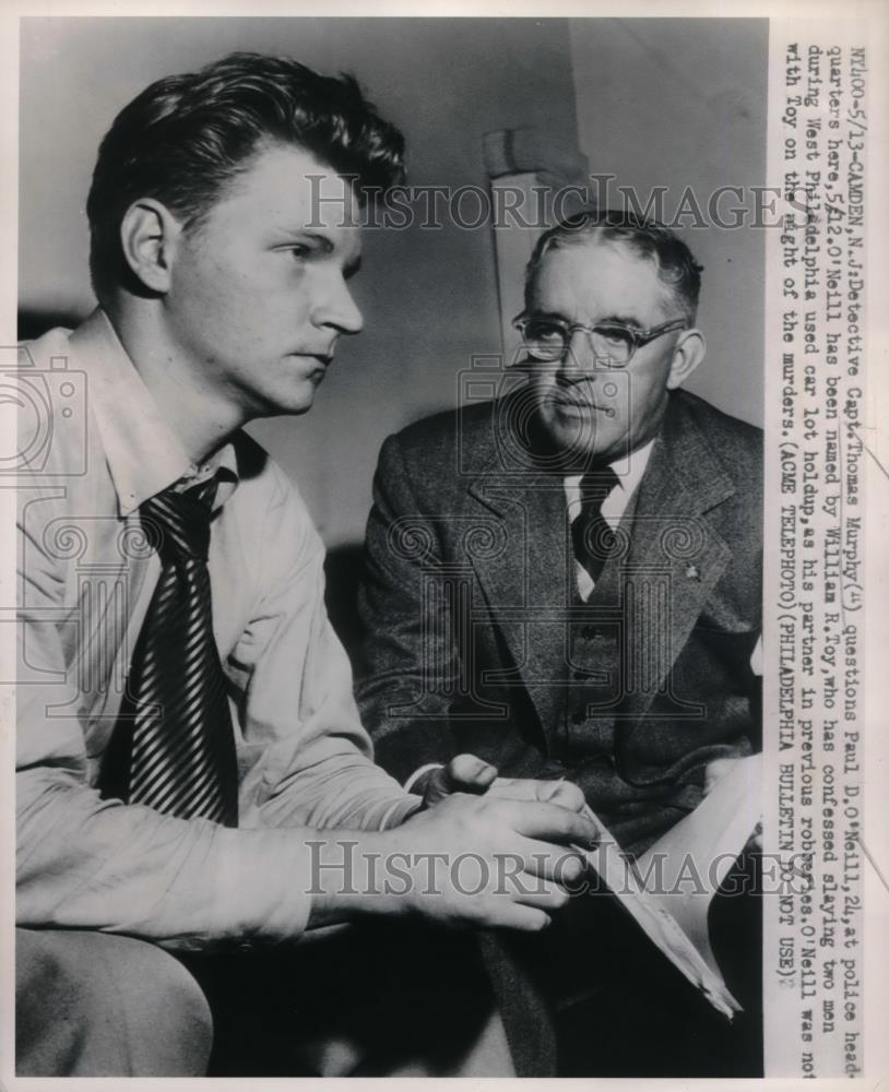1950 Press Photo Camden,NJ Det. Capt Thomas Murphy questions Paul O'neill - Historic Images
