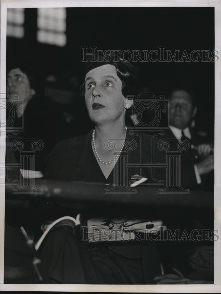 1935 Press Photo Mrs. F. Charles Fellowes Gordon at National Horse show - Historic Images