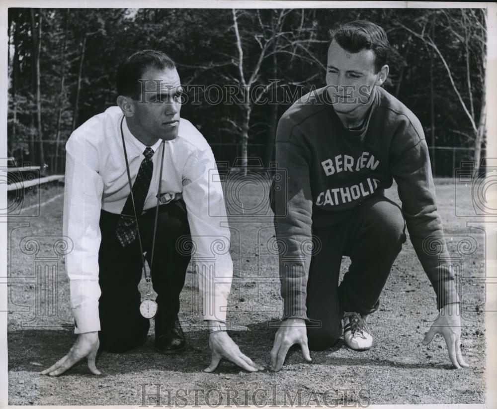 1959 Press Photo Sprinter John Mastin Practices With Coach Jack Bell - Historic Images
