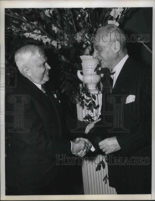 1950 Press Photo C.E. Wilson Greets Herbert Bayard Swope To General Mo ...