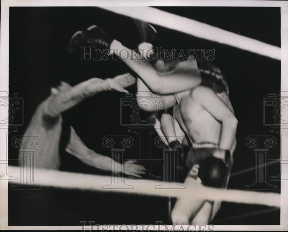 1937 Press Photo Vernell Williams vs Pete Pierce at KY vs Ind boxing - nes20289 - Historic Images