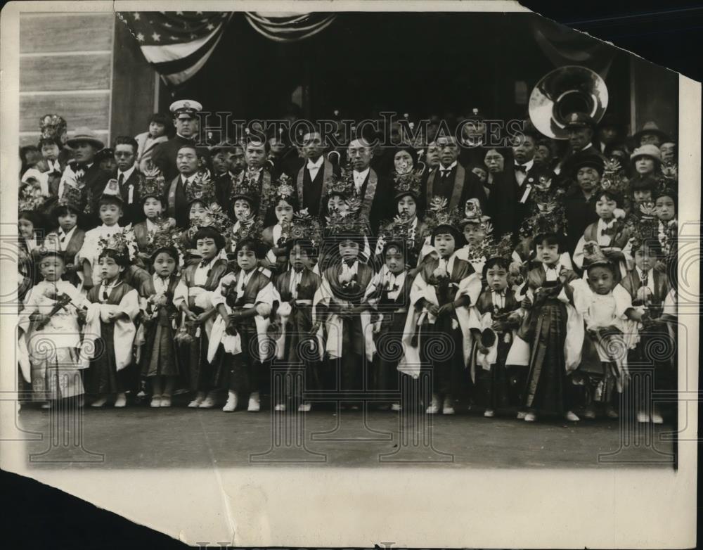 1925 Press Photo Japanese children & dignitaries at a ceremony - Historic Images