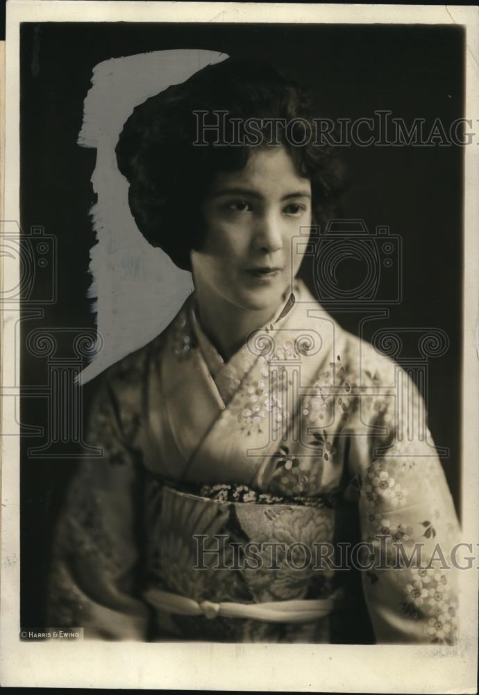 1924 Press Photo Yoshiaki Miura, Wife of Japanese Embassy Secretary - Historic Images