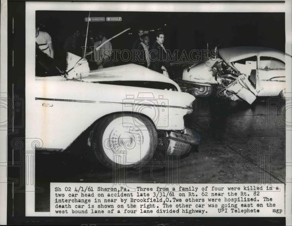 1961 Press Photo Two car head on accident on RT.62 near the Rt.82 Inte ...