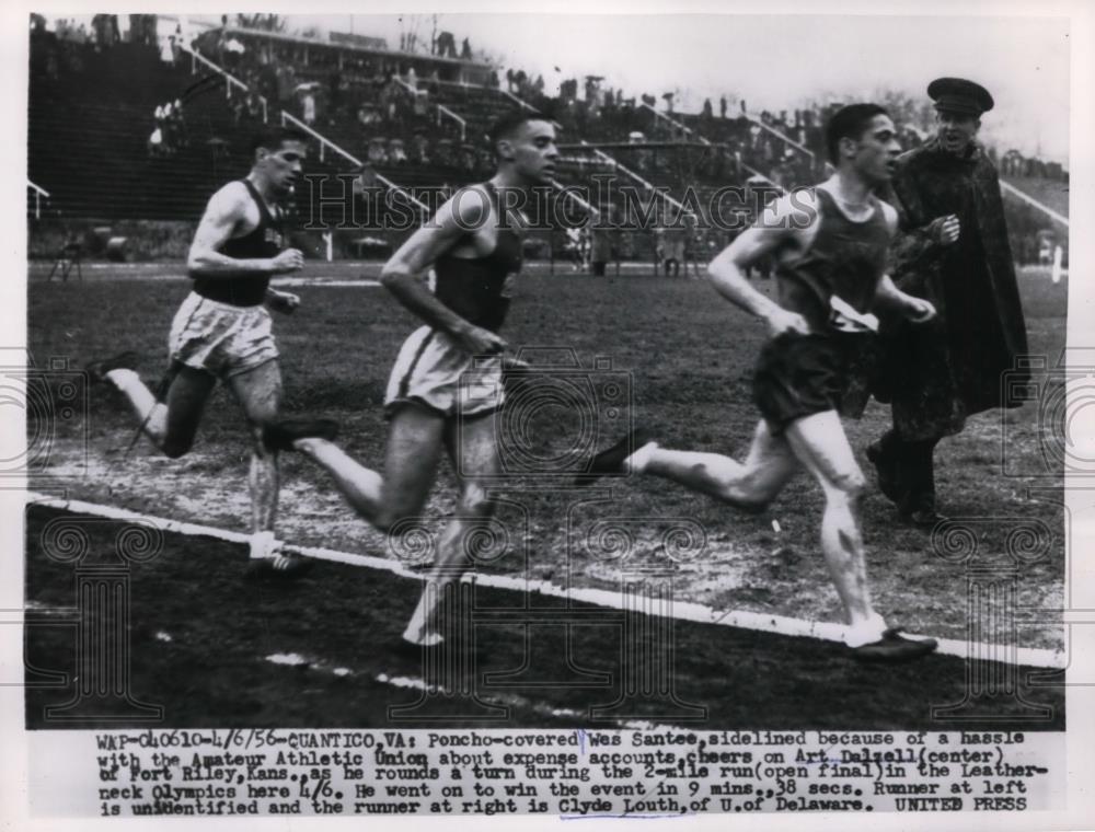 1956 Press Photo Wes Santos, banned from running in AAU events, runs alongside - Historic Images