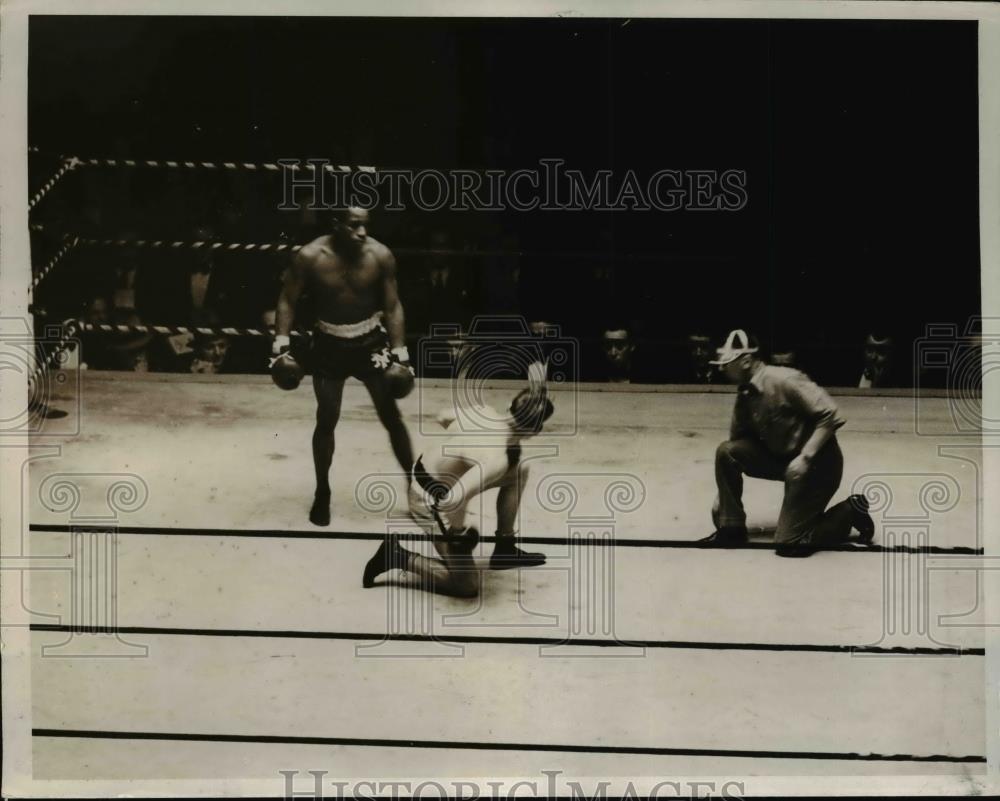 1932 Press Photo Jerry Wright wins vs Adam Smith in boxing bout - net04328 - Historic Images