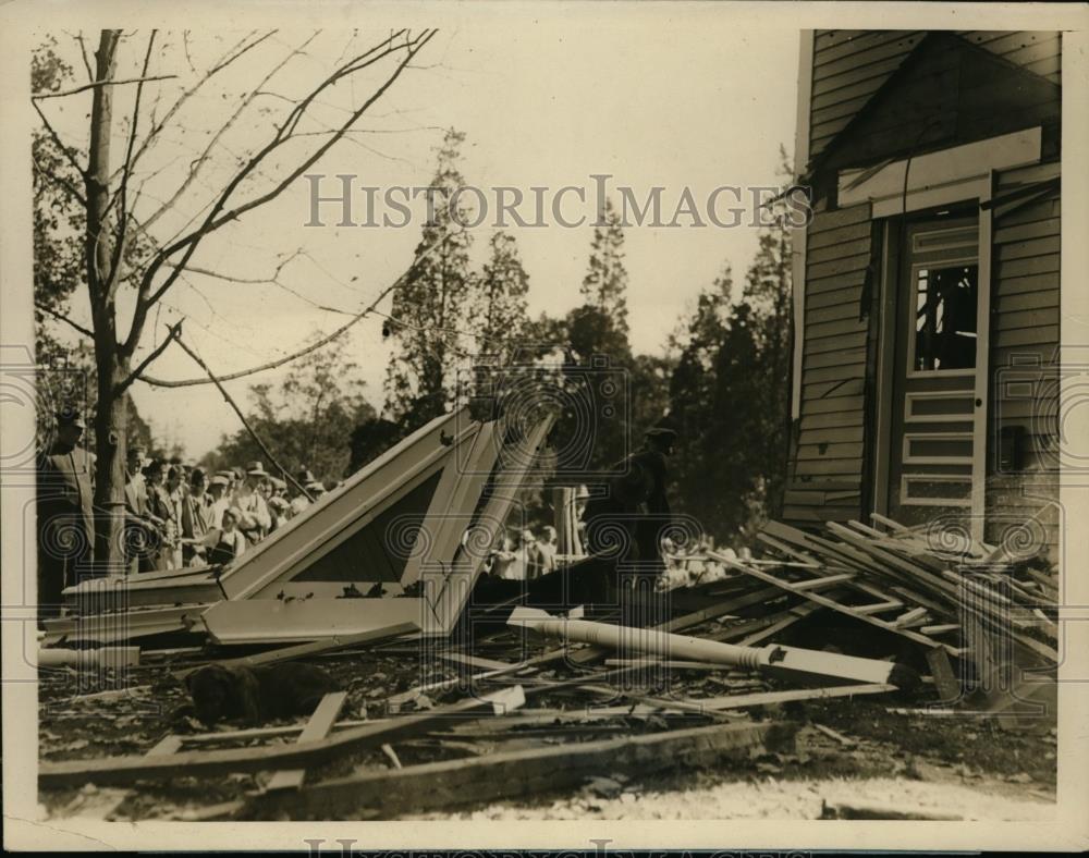 1927 Press Photo Jurors Bombed The House Of Louis McHardy At East Milton - Historic Images