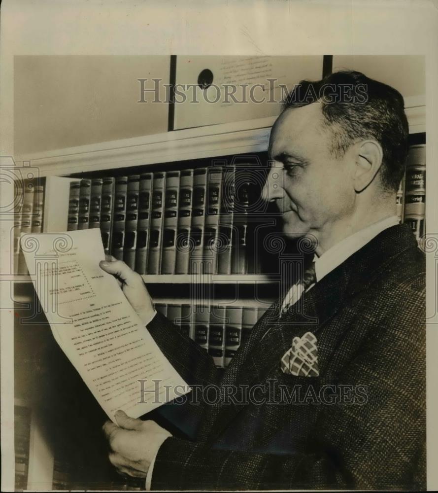 1950 Press Photo Federal Judge Richmond Keech examines injunction - nef02958 - Historic Images