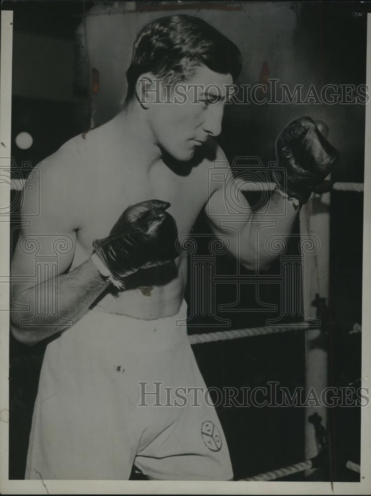 1934 Press Photo Boxer Leo Rodak training session in a gym - net14686 - Historic Images