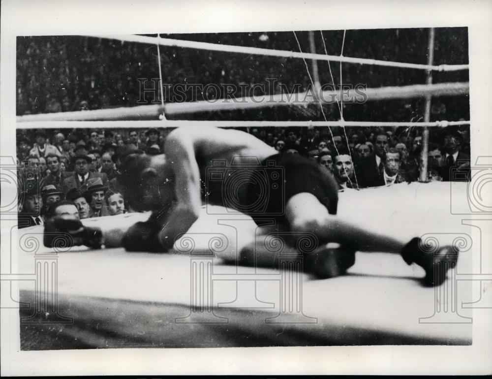 1935 Press Photo Freddie Miller KOed Jose Girones of Spain - net09109 - Historic Images