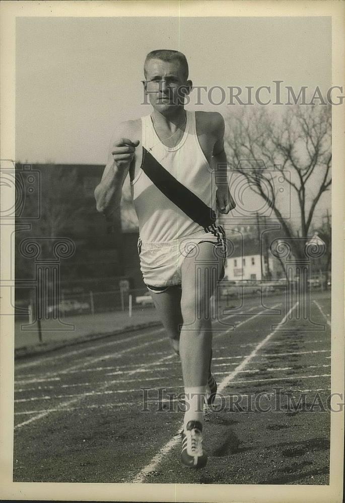 1959 Press Photo Runner Bill Milroth - nef64368 - Historic Images