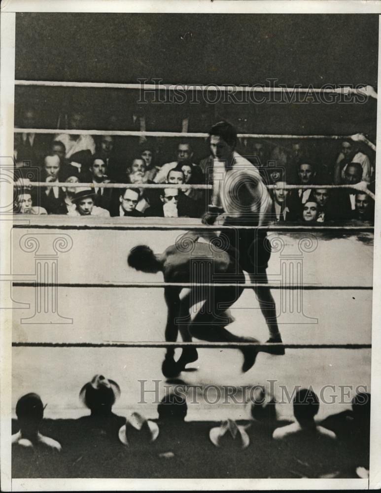 1931 Press Photo Tommy Longhran standing over falling Joe Sekyra - net30197 - Historic Images