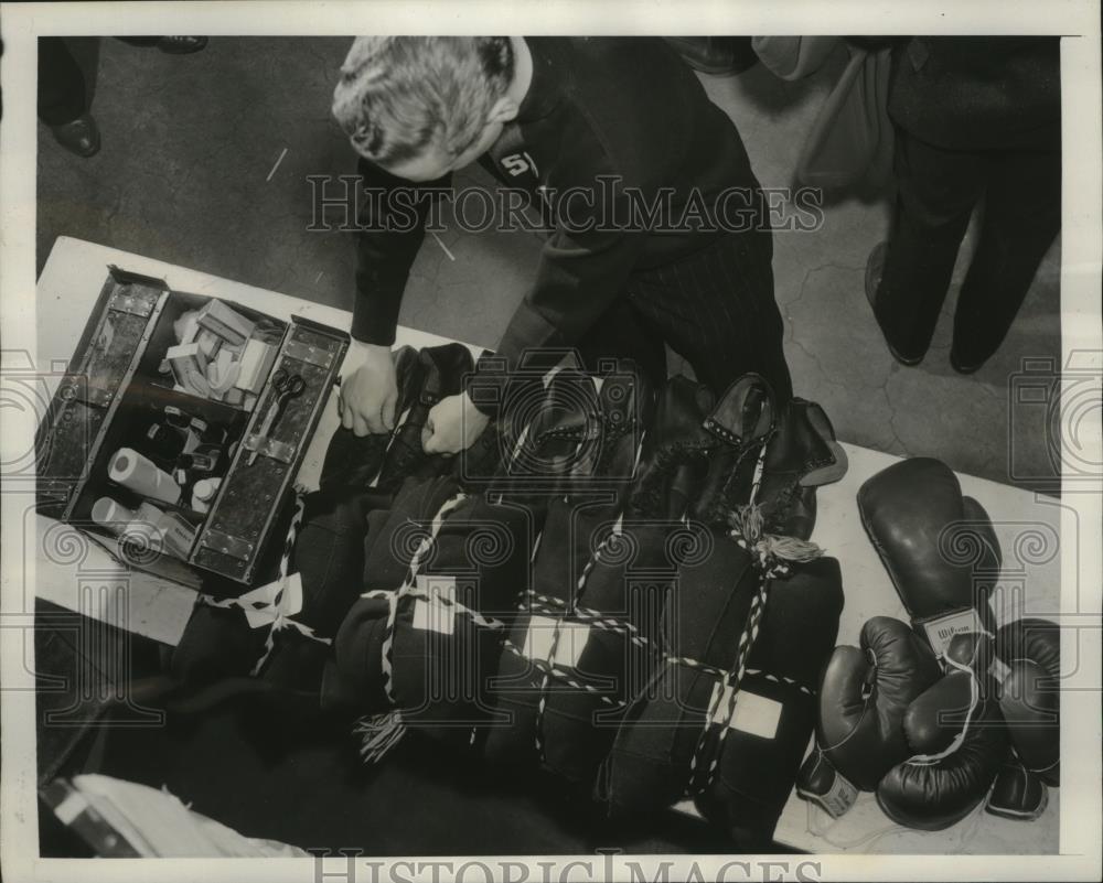 1940 Press Photo Equipment room at Penn State University for boxing team - Historic Images