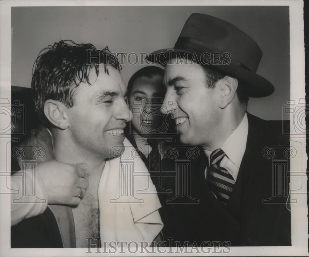 1940 Press Photo Ken Overlin Congratulated By Brother After Beating Belloise - Historic Images