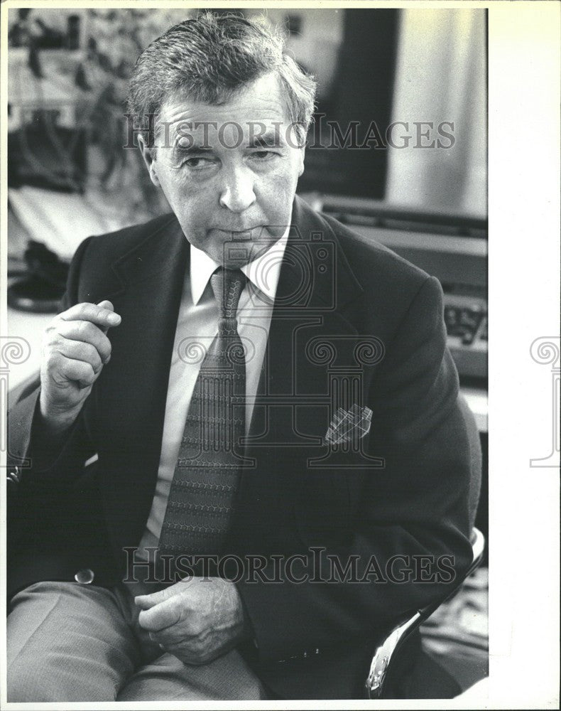 1984 Press Photo Dick Francis Author - Historic Images